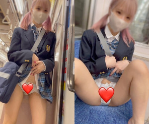 JK盗撮日記80 青チェックピンク髪の激カワロリギャップJKを電車内とトイレ内で盗撮【19分超撮影】