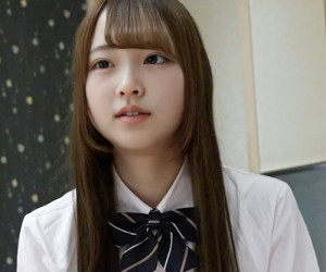 スリムBカップの18才まなちゃんと生外【4K/30p/20Mbps】