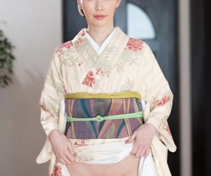 着物美女の二穴にダブル中出し!