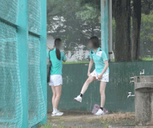 (2人収録!)雨の濡れ濡れお着替えはおっぱいおま○こ丸見え状態!