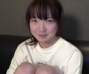 無|初めての撮影に女の子は少し緊張気味です。19歳はアソコまで綺麗なピンク色