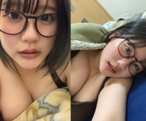 爆乳めがねっ子のエロライブ