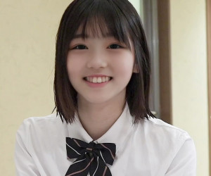 陸上が得意な女の子。18才めぐちゃん おじさんとは初めて【4K/30p/20Mbps】