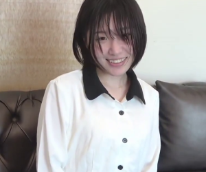 柔らかプニかわショートカット女子大生に大量放出!