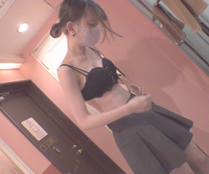 【無修正】超大人気の細身で色白の美人JDに中出し